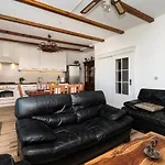 Casa Del Mar